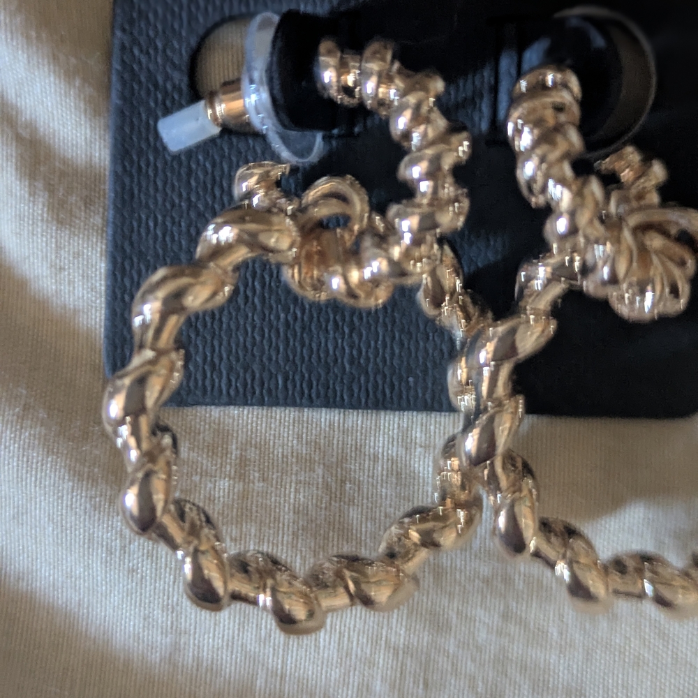 7 Days Of Goldtone Hoop Earrings Full Week Hoop & Circle Earrings NWT Ava Aiden - Picture 4 of 11